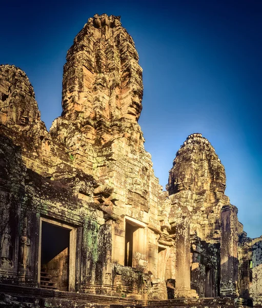 Świątynia Bayon w Angkor Thom. W Siem Reap. Kambodża. Panorama — Zdjęcie stockowe