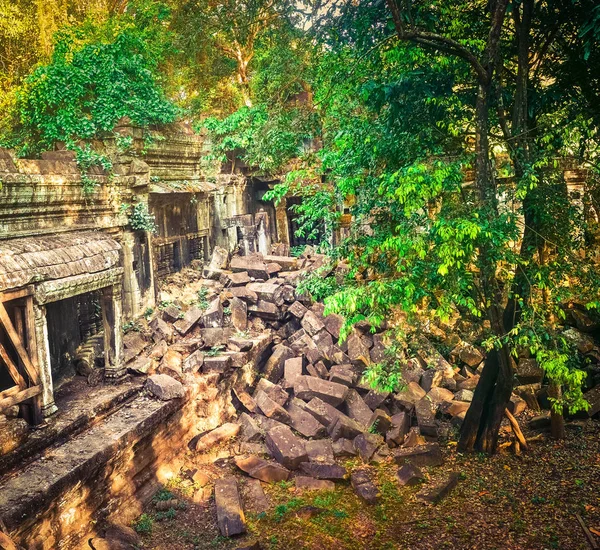 Beng Mealea o Bung Mealea templo. Siem Reap. Camboya — Foto de Stock