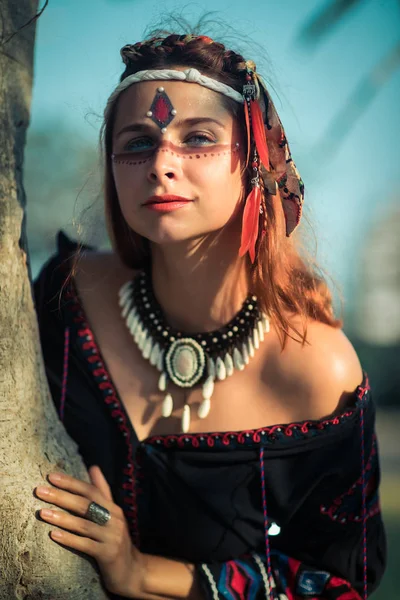 Retrato de uma bela mulher étnica — Fotografia de Stock