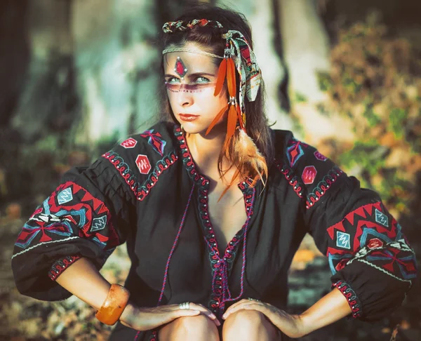 Retrato de uma bela mulher étnica — Fotografia de Stock