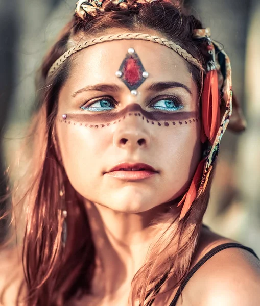 Retrato de una hermosa mujer étnica — Foto de Stock