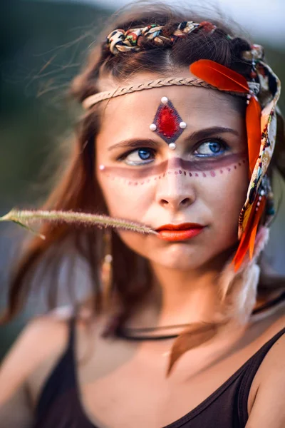 Retrato de una hermosa mujer étnica — Foto de Stock