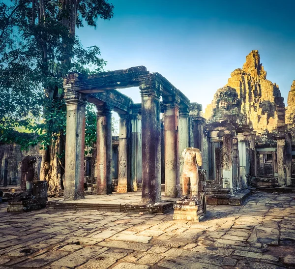 Bayon tempel in Angkor Thom. Siem Reap. Kambodja — Stockfoto