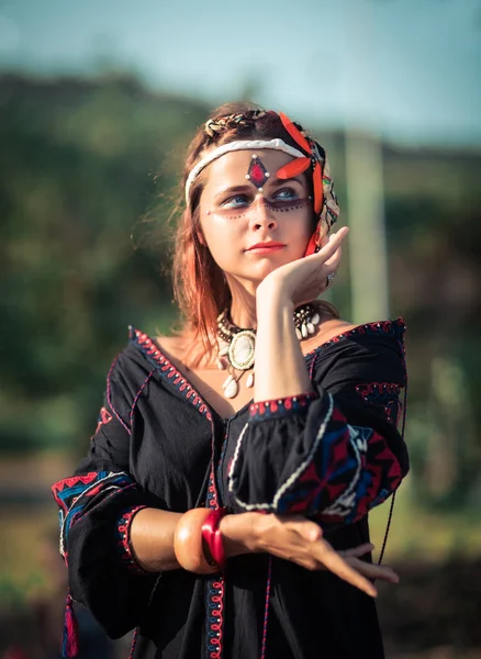 Retrato de uma bela mulher étnica — Fotografia de Stock