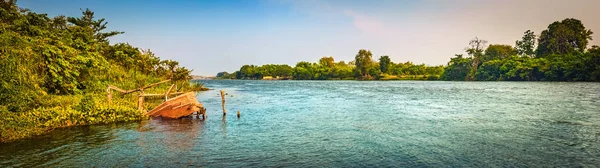 일몰 시간에 콰이 강, 칸차나부리, 태국. 파노라마 — 스톡 사진