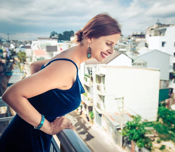 Beautiful woman on a balcony, Dalat — Stock Photo, Image