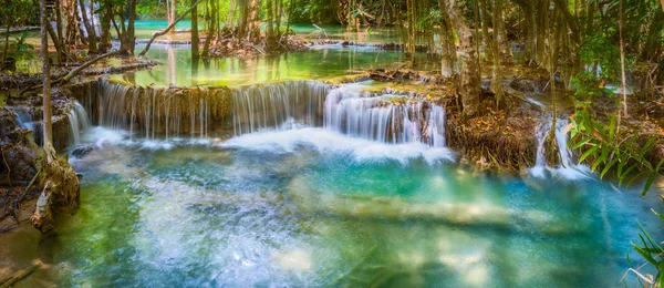 Gyönyörű vízesés Huai Mae Khamin, Thaiföld. Panoráma — Stock Fotó