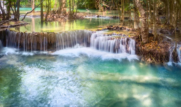 Vackra vattenfall Huai Mae Khamin, Thailand. Panorama — Stockfoto