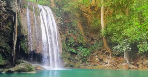 Красивый Водопад Национальном Парке Эраван Провинция Канчанабури Западе Таиланда — стоковое видео