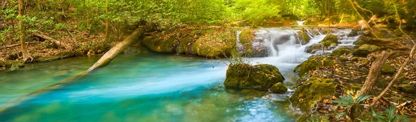 Prachtige waterval Huai Mae Khamin, Thailand. Panorama — Stockfoto