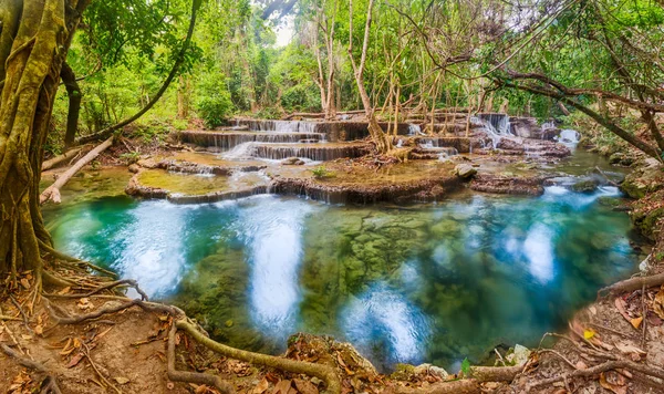 Gyönyörű vízesés Huai Mae Khamin, Thaiföld. Panoráma — Stock Fotó