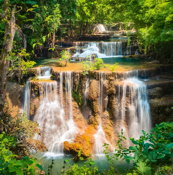 Piękny wodospad Huai Mae Khamin, Tajlandia — Zdjęcie stockowe