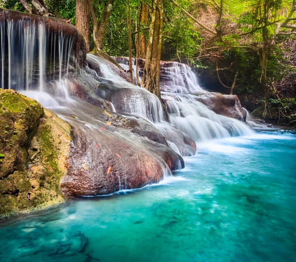 Prachtige waterval Huai Mae Khamin, Thailand — Stockfoto