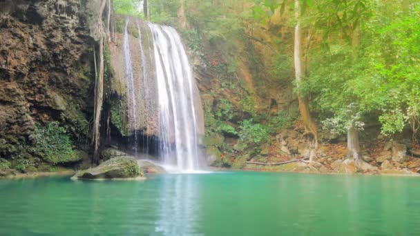 Schöner Wasserfall Erawan Nationalpark Kanchanaburi Provinz Westthailand Zeitlupe — Stockvideo