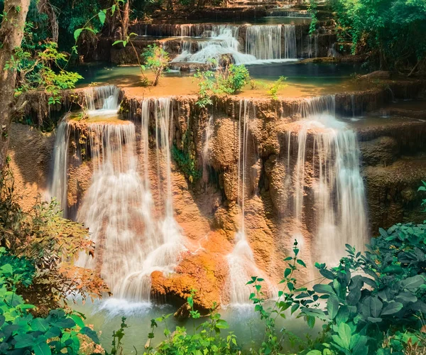 Vackra vattenfall Huai Mae Khamin, Thailand — Stockfoto