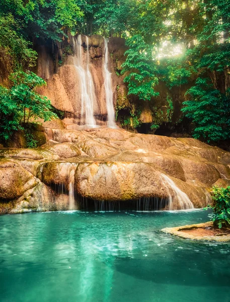 Bela cachoeira Sai Yok Noi no parque nacional, Tailândia — Fotografia de Stock