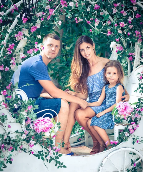 Outdoor portrait of a beautiful family — Stock Photo, Image