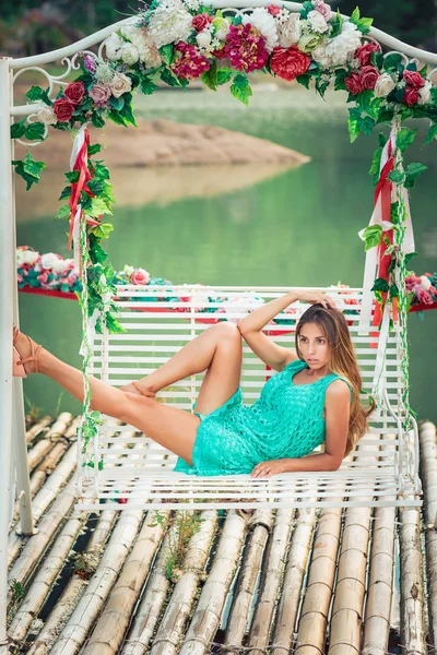 Retrato de una mujer hermosa — Foto de Stock