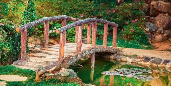 Ponte no parque — Fotografia de Stock