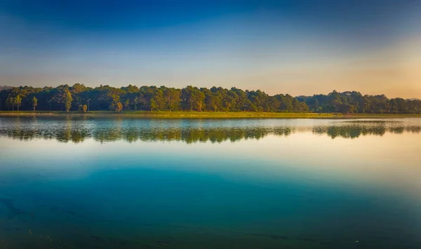 Xuan Huong Lake, Dalat, Vietnam. Panorama — Stok fotoğraf