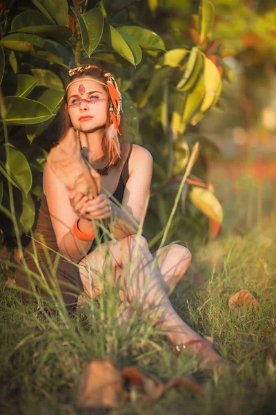 Portret van een mooie etnische vrouw — Stockfoto