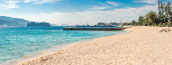 Scenic beautiful view of Nha Trang beach. Panorama — Stock Photo, Image