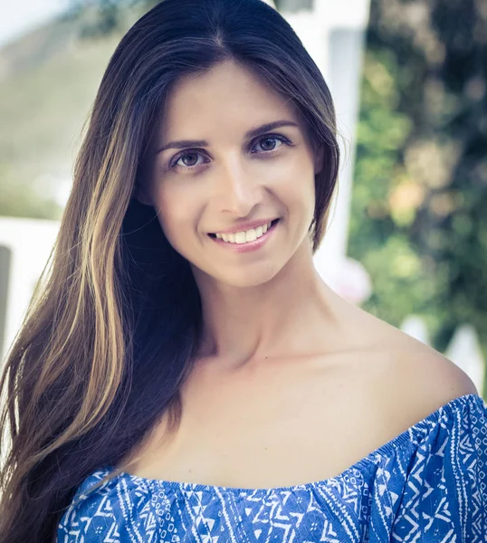 Retrato de uma mulher bonita — Fotografia de Stock