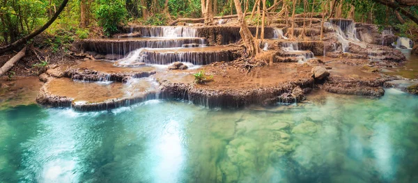 Cachoeira bonita Huai Mae Khamin, Tailândia. Panorama — Fotografia de Stock