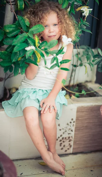 Retrato de una linda chica — Foto de Stock