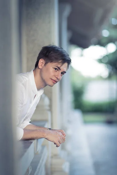 Retrato Aire Libre Joven Guapo — Foto de Stock