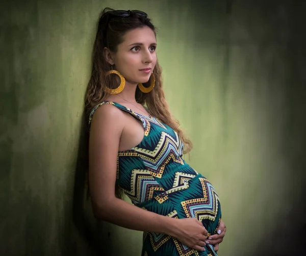Portret Pięknej Kobiety Ciąży Świeżym Powietrzu — Zdjęcie stockowe
