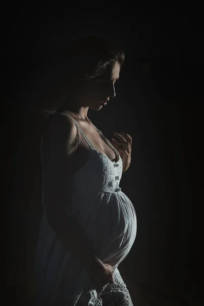 Retrato Livre Uma Bela Mulher Grávida Noite — Fotografia de Stock