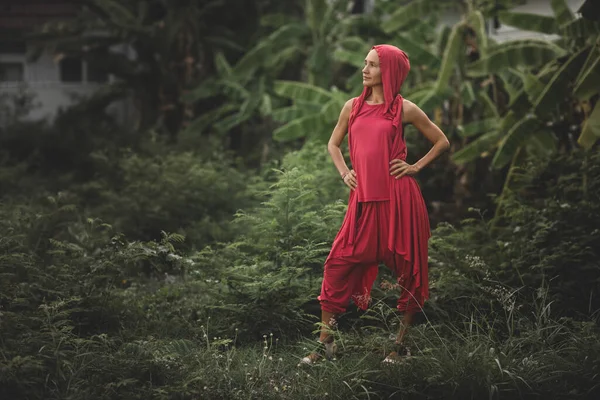 Retrato Moda Una Hermosa Mujer Aire Libre — Foto de Stock