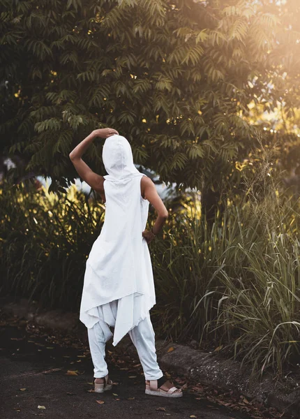 Retrato Moda Una Hermosa Mujer Aire Libre —  Fotos de Stock