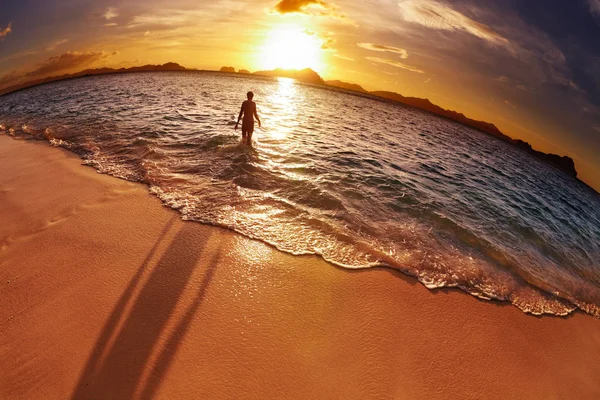 热带海滩在日落 Nido 菲律宾 鱼眼射击 — 图库照片