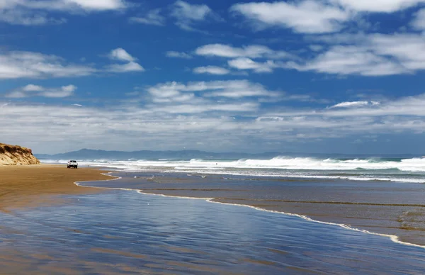 在海滩上的汽车 九十英里的海滩 Zealan — 图库照片