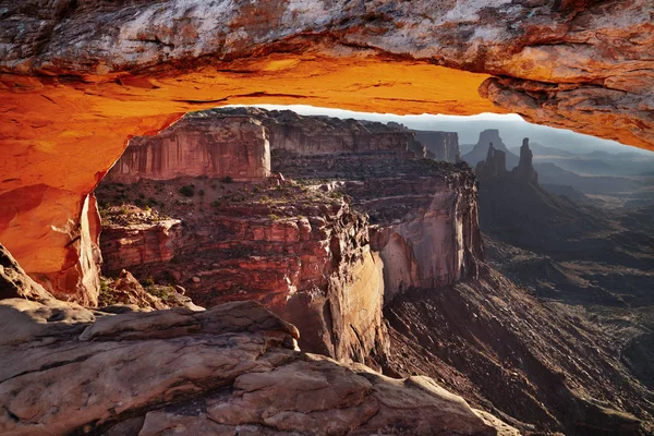 Arch Μεσα Ανατολή Του Ηλίου Στο Canyonlands Εθνικό Πάρκο Γιούτα — Φωτογραφία Αρχείου