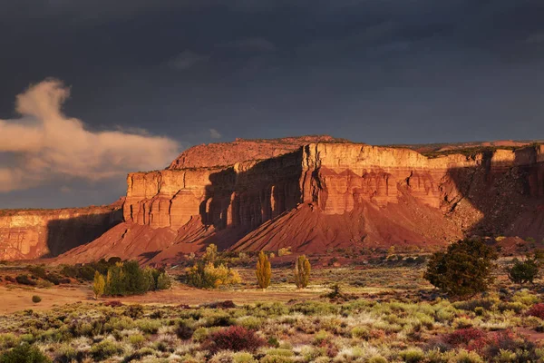 Červené Skalní Útvary Sunrise Poblíž Torrey Utah Usa — Stock fotografie