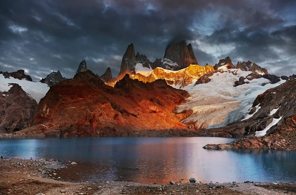 Montera fitz roy, Patagonien, argentinaマウント フィッツ ロイ、パタゴニア、アルゼンチン — ストック写真