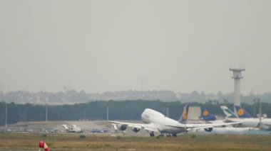 Boeing 747 Frankfurt 'tan kalkıyor.