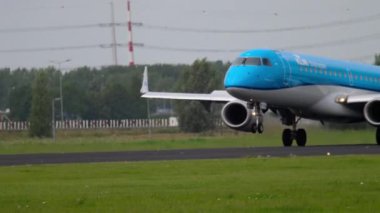 KLM Cityhopper Embraer 175 inişi