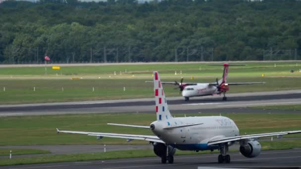 Düsseldorf Deutschland Juli 2017 Airberlin Bombardier Dash Abqi Beschleunigen Vor — Stockvideo