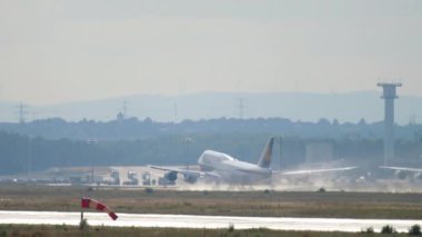 Kalkış Frankfurt Boeing 747 hızlandırmak ve