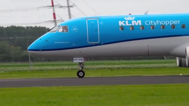 KLM Cityhopper Embraer 175 lądowanie — Wideo stockowe