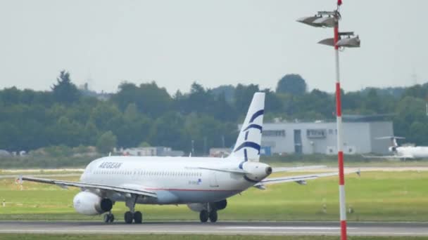 Salida del Aegean Airbus A320 — Vídeos de Stock