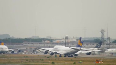 Boeing 747 Frankfurt 'tan kalkıyor.