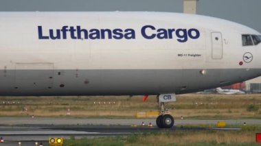 Lufthansa kargo Md-11 Taksilemek