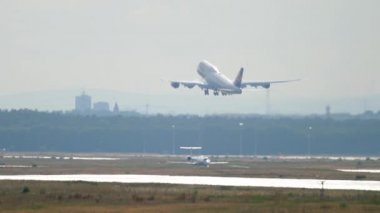 Boeing 747 Frankfurt 'tan kalkıyor.