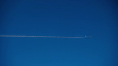 Paralel sahasında uçak fly