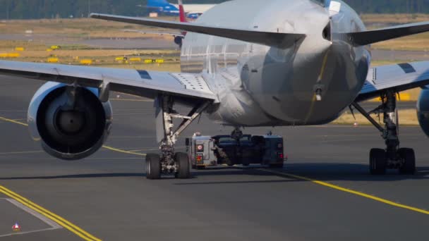 Tráfico en el aeropuerto de Frankfurt — Vídeos de Stock